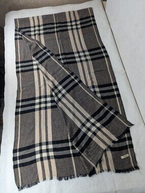 Burberry Nova Check 100% Cashmere CharcoalGray Scarf Shawl/Wrap Made in Scotland